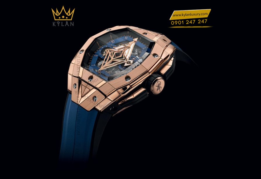 Hublot Spirit of Big Bang Sang Bleu King Gold Blue 42mm chụp cận cảnh trên cổ tay, phối màu vàng hồng và xanh dương