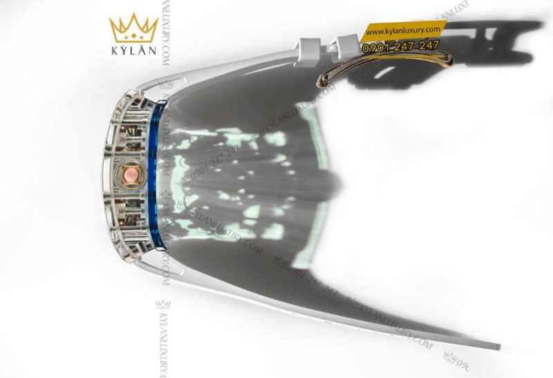 Flying tourbillon tại vị trí 6 giờ trên RM 75-01 mang hiệu ứng lơ lửng