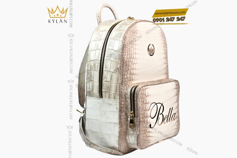 Balo da cá Alligator white đính logo vương miện và chữ Bella vàng Au750