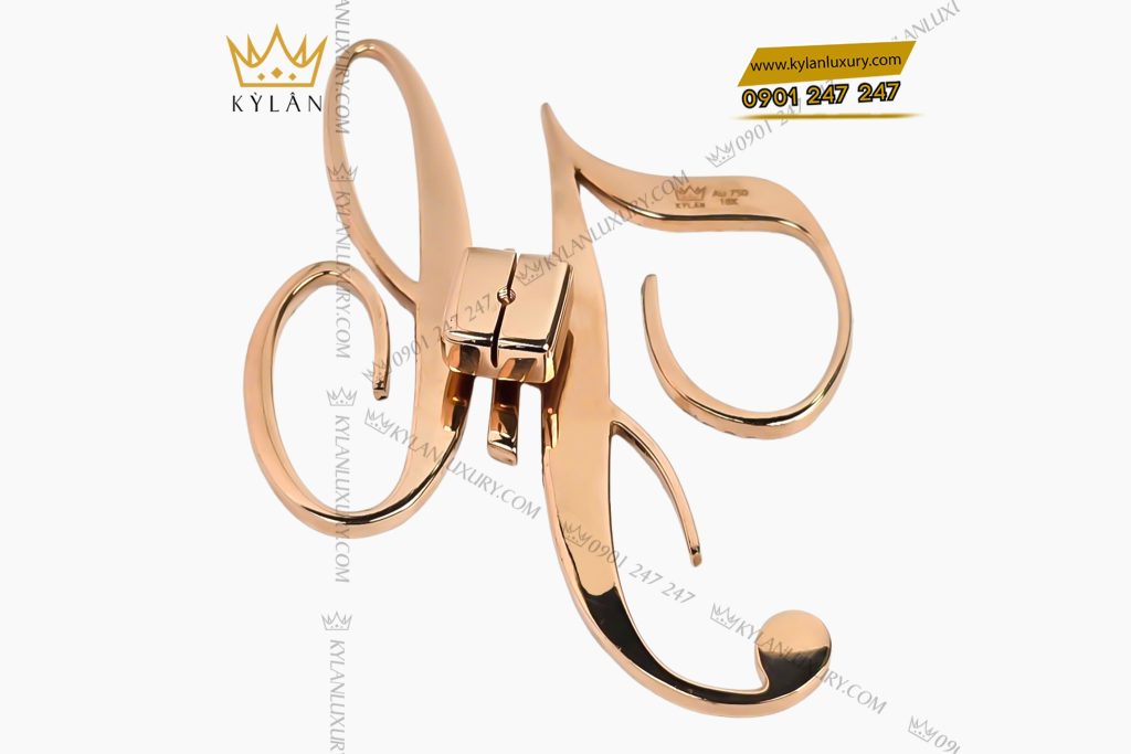 Logo cài áo chữ H vàng hồng nguyên khối Au750 đính kim cương