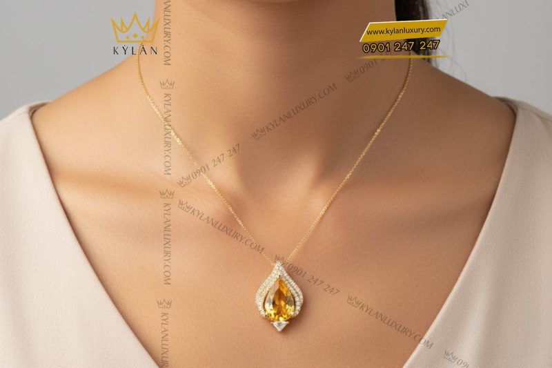 Mặt dây chuyền vàng Au750 đính kim cương và đá quý vàng