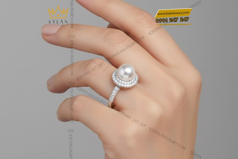 Nhẫn ngọc trai vàng trắng Au750 đính kim cương