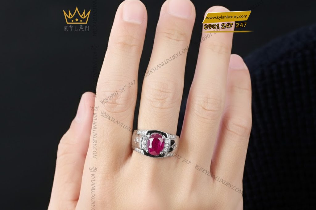 Kỳ Lân Luxury Nhan nam vang trang Au750 dinh kim cuong va da ruby 5 Nhẫn nam vàng trắng Au750 đính kim cương và đá ruby