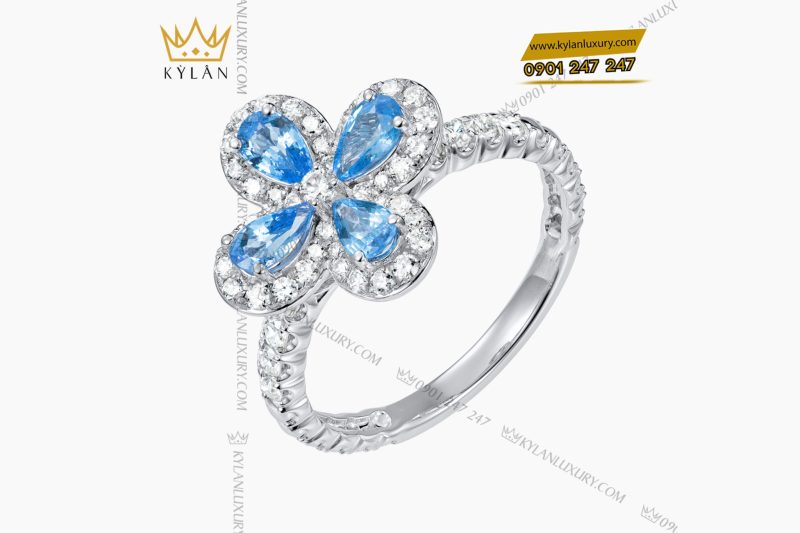 Nhẫn nữ vàng trắng Au750 hoa 4 cánh đính kim cương và topaz