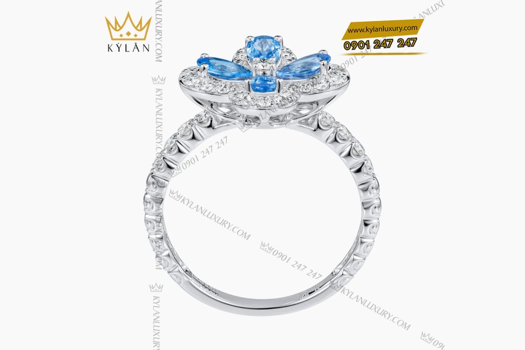Nhẫn nữ vàng trắng Au750 hoa 4 cánh đính kim cương và topaz 4 Nhẫn nữ vàng trắng Au750 hoa 4 cánh đính kim cương và topaz