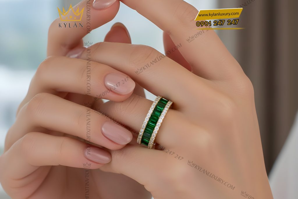 Nhẫn nữ vàng Au750 đính kim cương và đá quý xanh