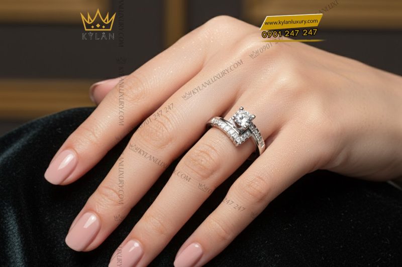 Nhẫn nữ vàng trắng Au750 đính kim cương