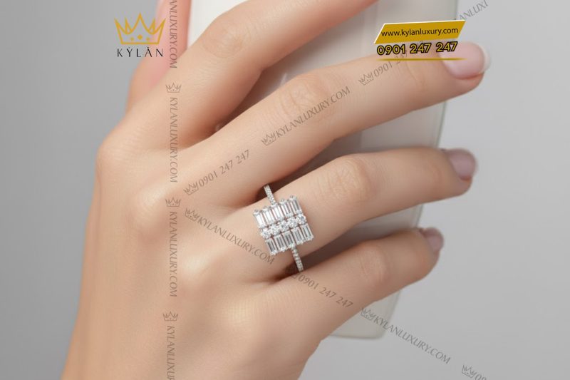 Nhẫn nữ vàng trắng Au750 đính kim cương Baguette