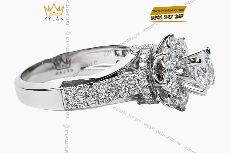 Nhẫn nữ vàng trắng Au750 đính viên chủ 5ly4