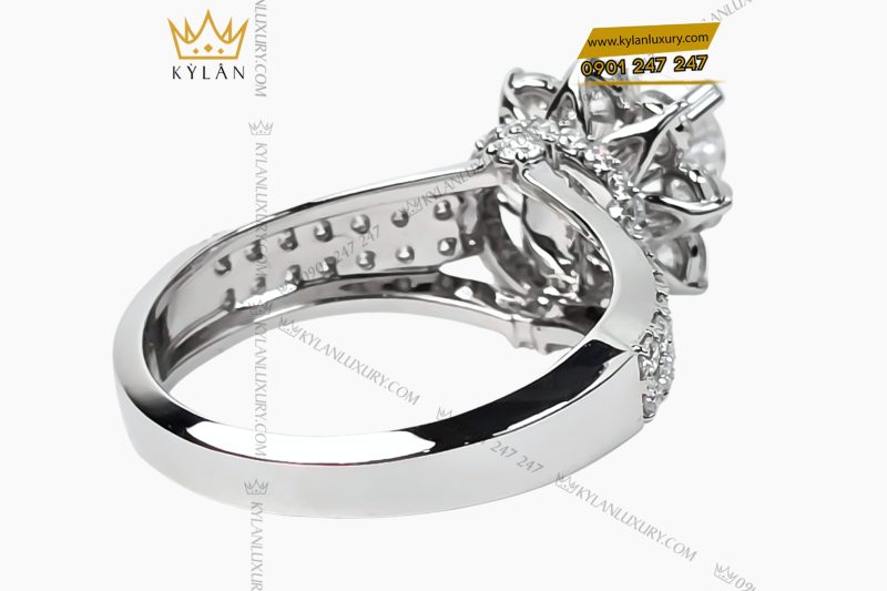 Nhẫn nữ vàng trắng Au750 đính viên chủ 5ly4