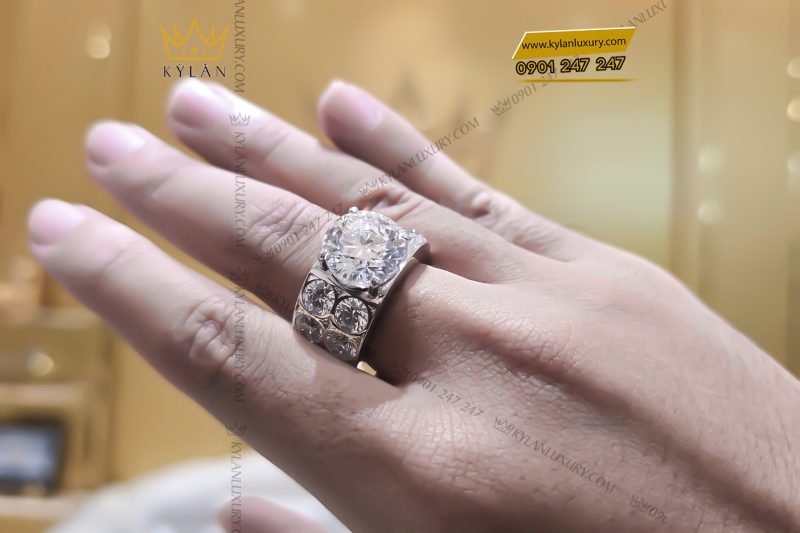 Nhẫn nam vàng trắng Au750 đính kim cương chủ 12ly