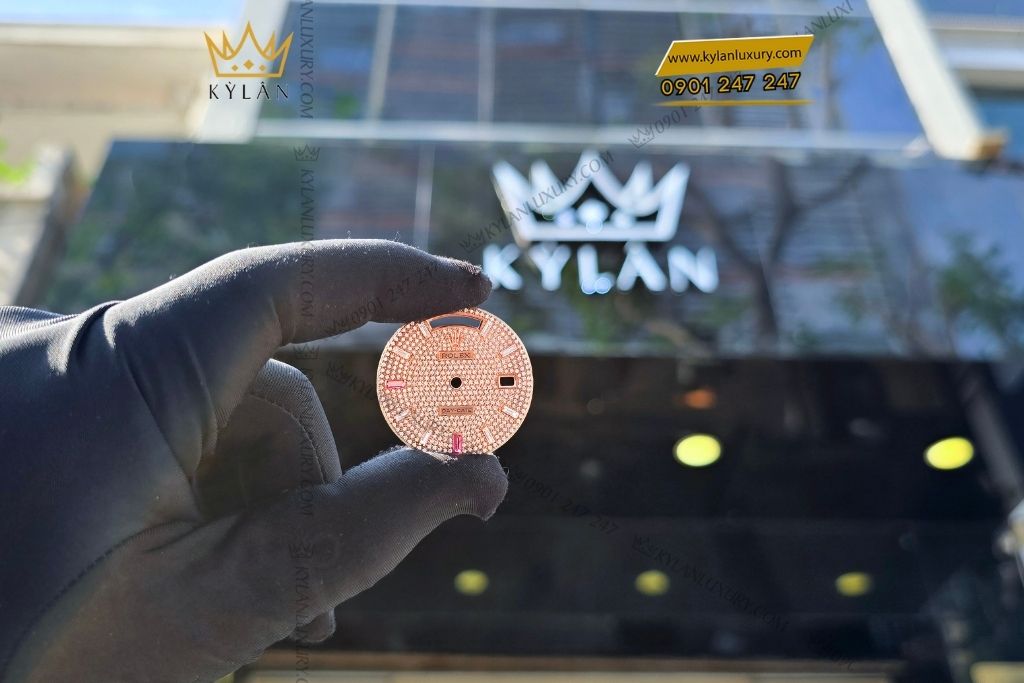Kỳ Lân Luxury mat dong ho rolex day date vang hong kim cuong ruby 3 Mặt đồng hồ Rolex Day Date vàng hồng custom kim cương & Ruby
