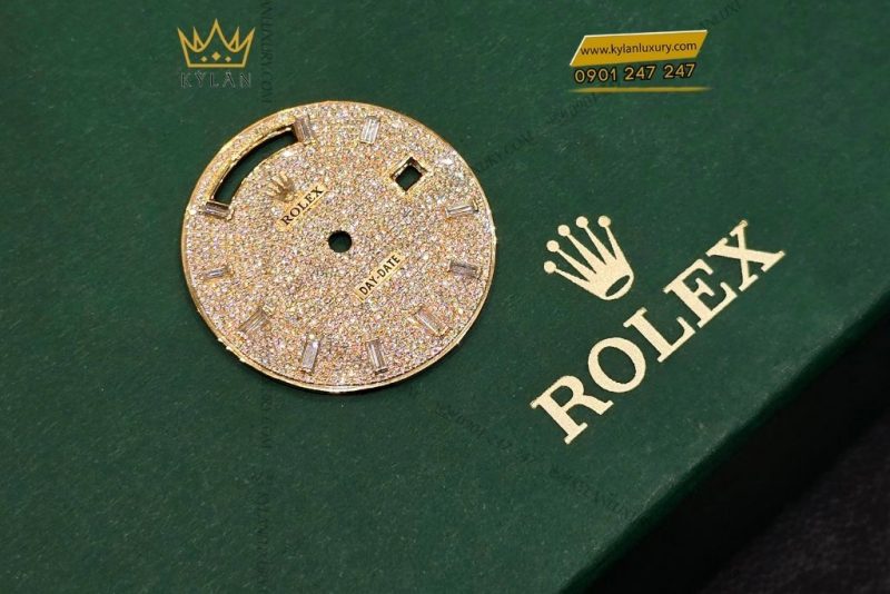 Mặt đồng hồ Rolex Day-Date vàng vàng custom kim cương