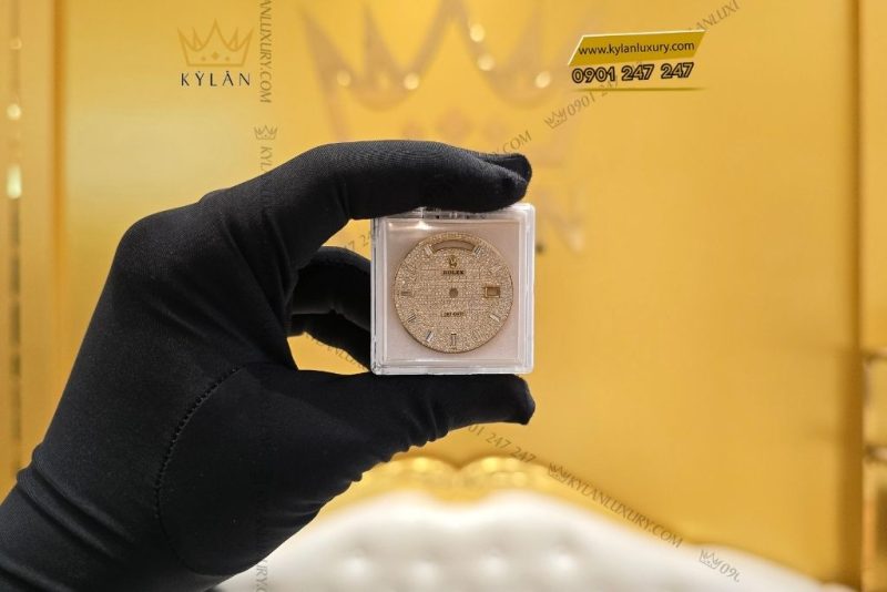 Mặt đồng hồ Rolex Day-Date vàng vàng custom kim cương