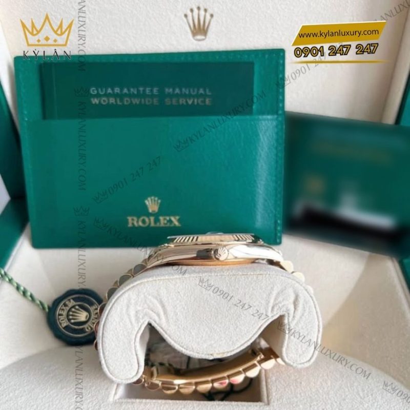 Đồng hồ Rolex Day-Date 40 mặt bạc La Mã vành kim 228348RBR-0007