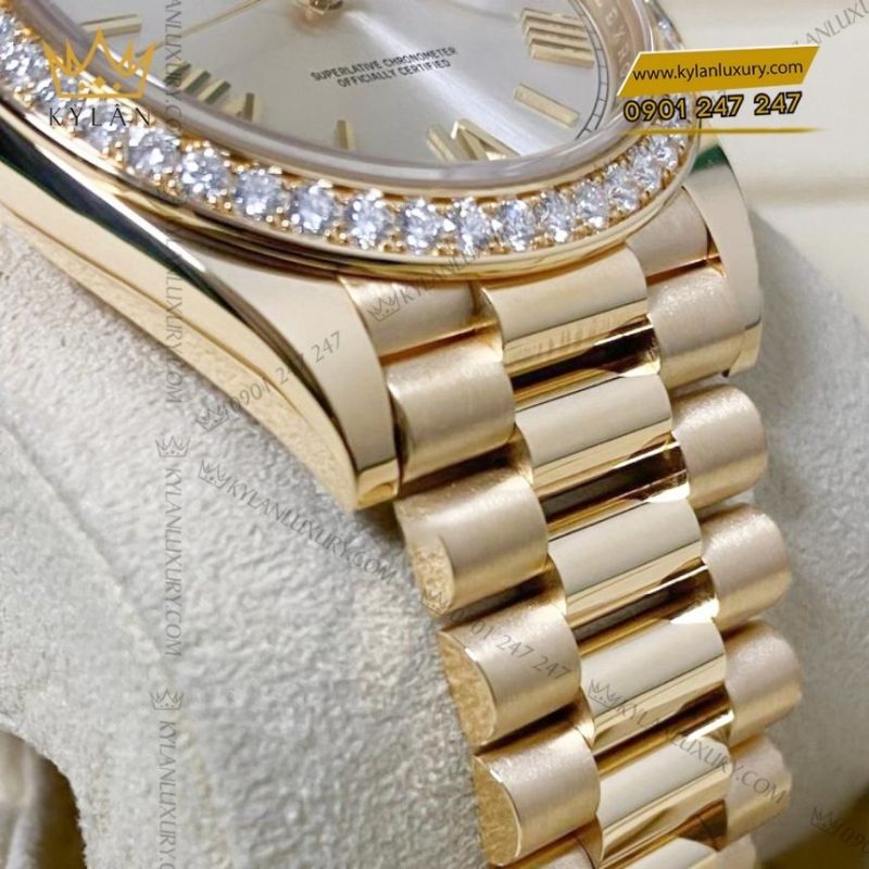Đồng hồ Rolex Day-Date 40 mặt bạc La Mã vành kim 228348RBR-0007