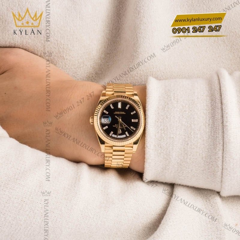 Đồng hồ Rolex Day Date 40 vàng vàng mặt số đen 228238-0004