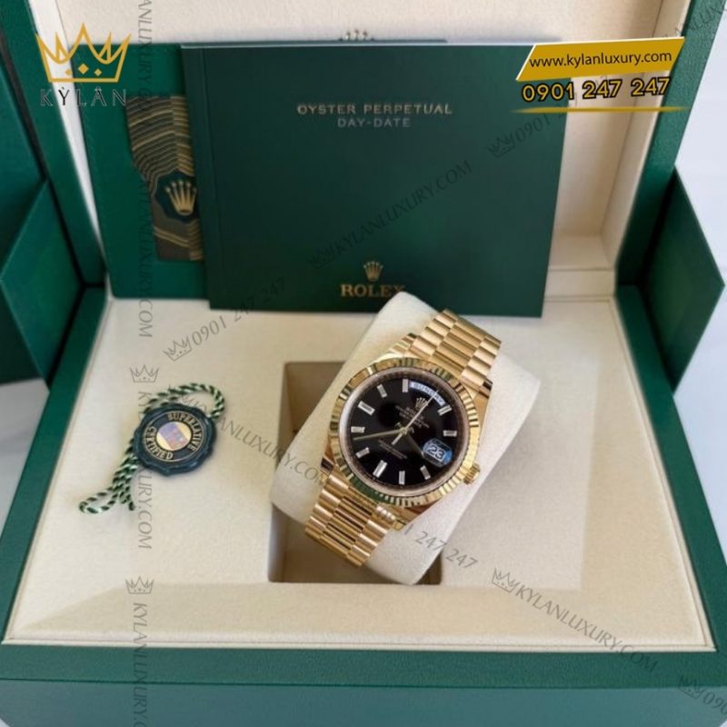 Đồng hồ Rolex Day Date 40 vàng vàng mặt số đen 228238-0004