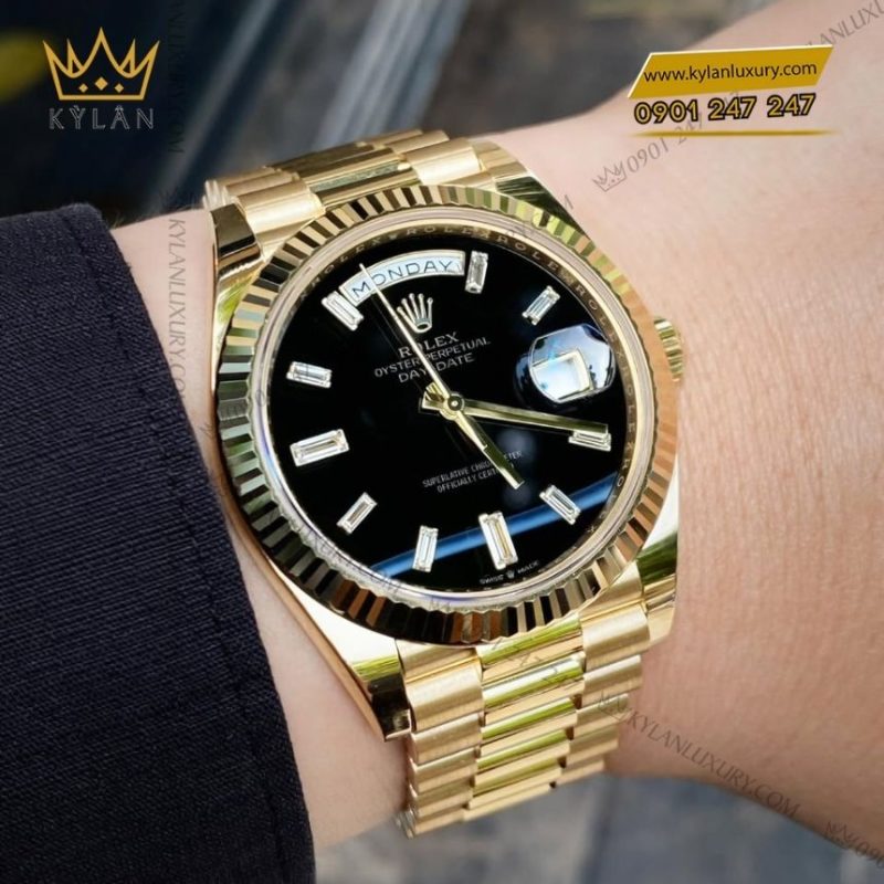 Đồng hồ Rolex Day-Date 40 vàng vàng mặt số đen 228238-0004