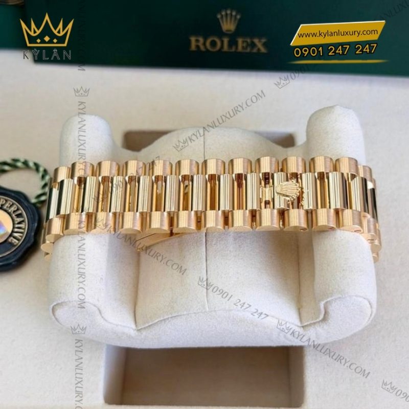Đồng hồ Rolex Day Date 40 vàng vàng mặt số đen 228238-0004
