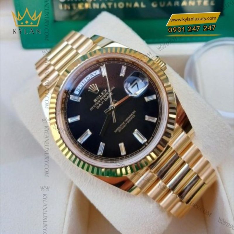 Đồng hồ Rolex Day-Date 40 vàng vàng mặt số đen 228238-0004