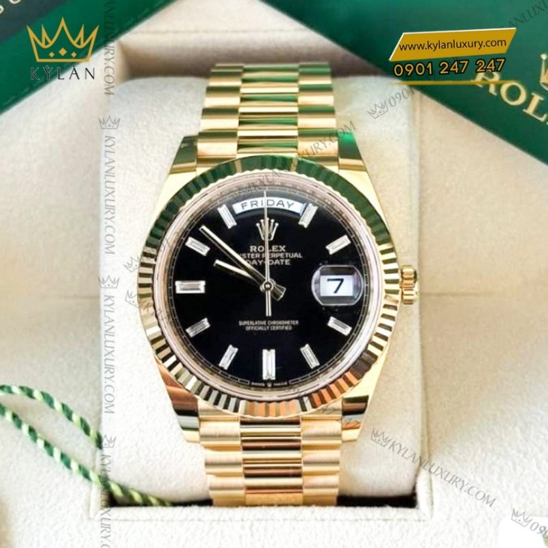 Đồng hồ Rolex Day-Date 40 vàng vàng mặt số đen 228238-0004