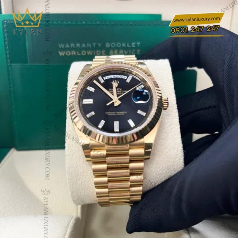 Đồng hồ Rolex Day-Date 40 vàng vàng mặt số đen 228238-0004