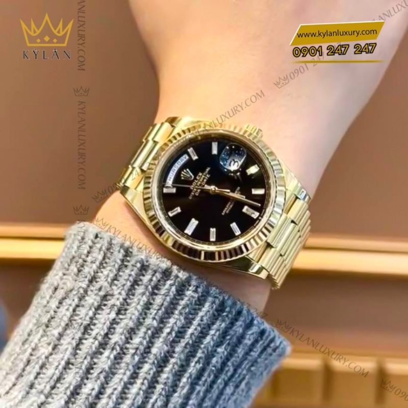 Đồng hồ Rolex Day-Date 40 vàng vàng mặt số đen 228238-0004