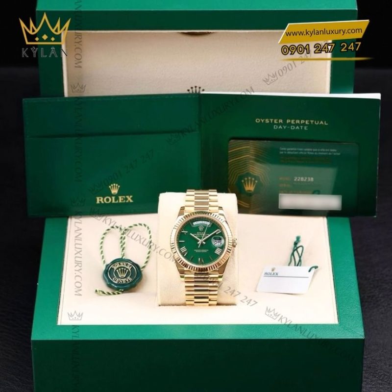 Đồng hồ Rolex Day‑Date 40 mặt xanh lá La Mã 228238-0061