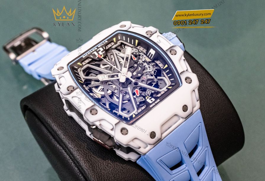 Richard Mille RM 35-03 Rafael Nadal với vỏ Quartz TPT trắng đen và thiết kế tonneau thể thao