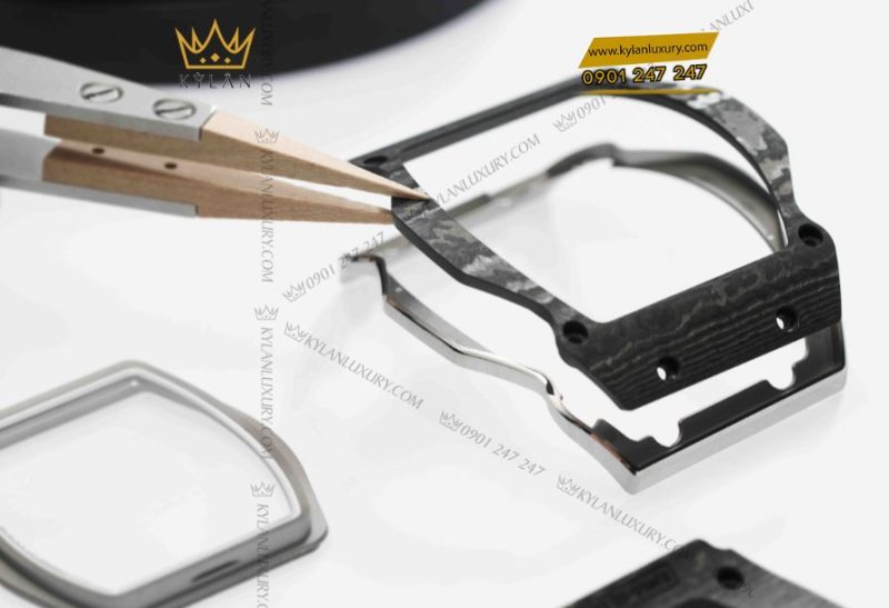 Vỏ Carbon TPT và titanium của Richard Mille RM 65-01 McLaren W1