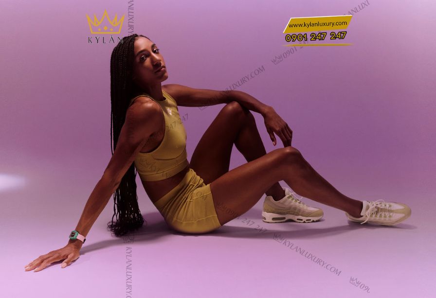 Bánh lắc free-sprung quán tính biến thiên trên calibre CRMA8