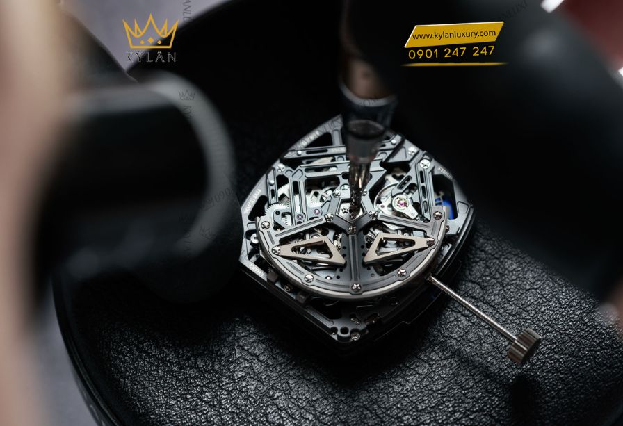 Chi tiết mặt số RM 30-01 Le Mans Classic với lịch ngày cỡ lớn và chỉ báo 24 giờ