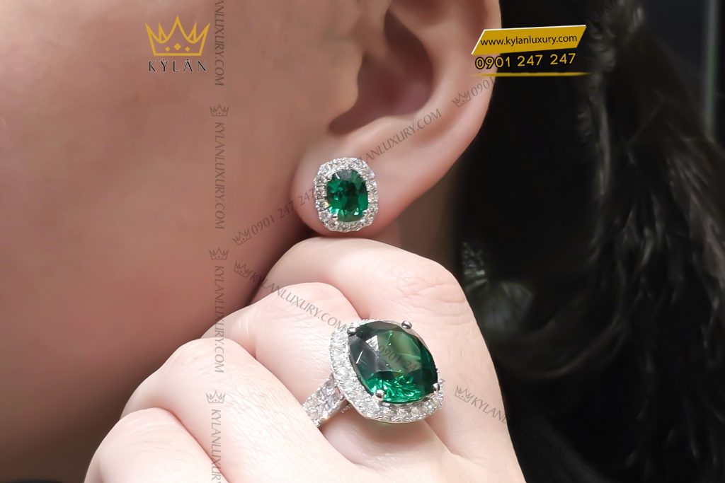 Kỳ Lân Luxury Bong tai vang trang Au750 dinh kim cuong va da ngoc luc bao 10 Bông tai vàng trắng Au750 đính kim cương và đá ngọc lục bảo