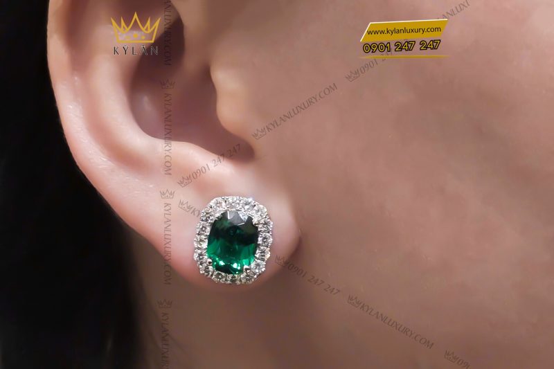 Bông tai vàng trắng Au750 đính kim cương và đá ngọc lục bảo