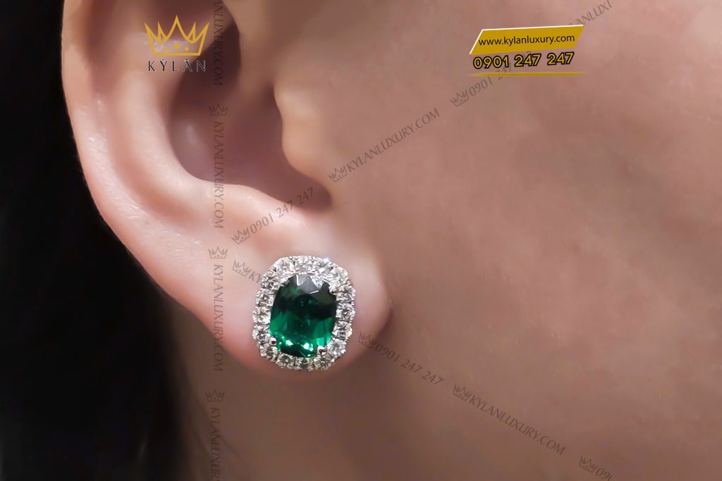 Kỳ Lân Luxury Bong tai vang trang Au750 dinh kim cuong va da ngoc luc bao 9 Bông tai vàng trắng Au750 đính kim cương và đá ngọc lục bảo