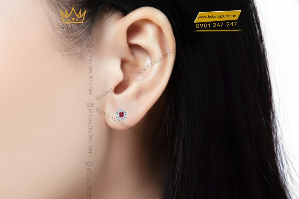 Bông tai vàng trắng Au750 đính kim cương và đá quý đỏ 6 Bông tai vàng trắng Au750 đính kim cương và đá quý đỏ