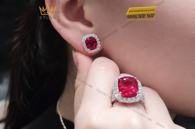 Bông tai vàng trắng Au750 đính kim cương và đá sapphire đỏ