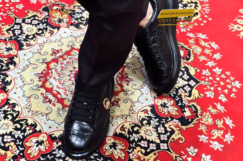 Giày bata da cá Alligator đính logo vương miện vàng Au750 và kim cương