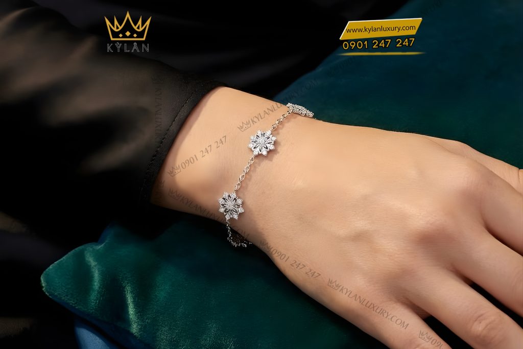 Lắc tay hoa tuyết vàng trắng Au750 đính kim cương 6 Lắc tay hoa tuyết vàng trắng Au750 đính kim cương