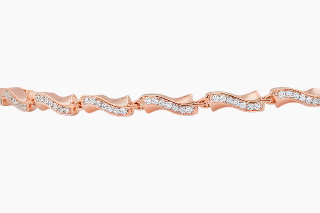 Lắc tay vàng hồng Au750 đính kim cương 10 Kỳ Lân Luxury Lac tay vang hong Au750 dinh kim cuong 4 Lắc tay vàng hồng Au750 đính kim cương