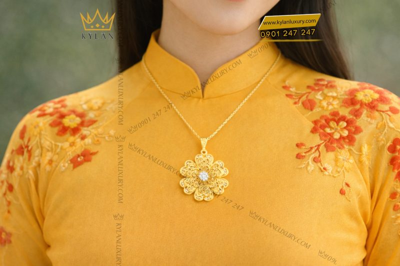 Mặt dây chuyền Hoa Mai vàng Au750 đính kim cương