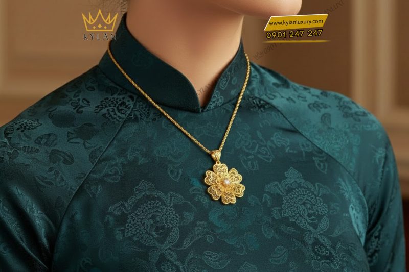 Mặt dây chuyền Hoa Mai vàng Au750 đính kim cương