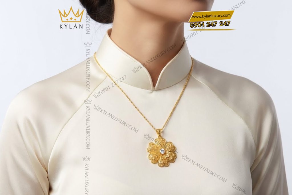 Mặt dây chuyền Hoa Mai vàng Au750 đính kim cương