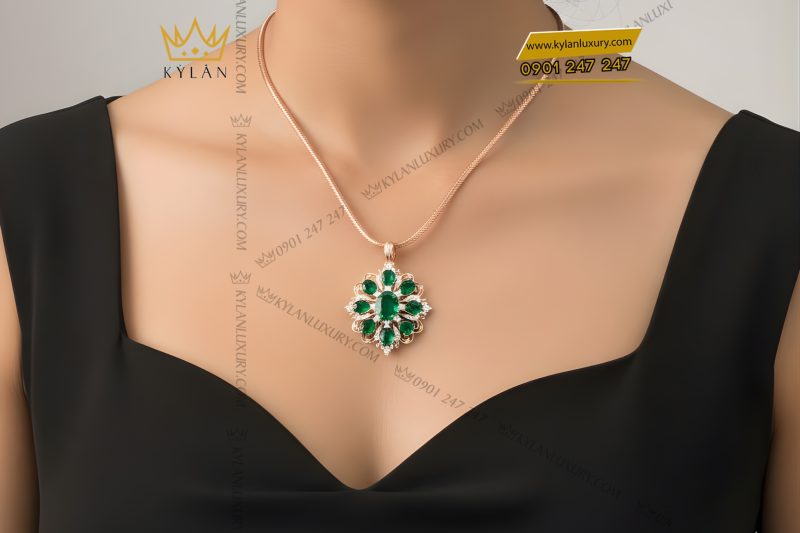 Mặt dây chuyền vàng hồng Au70 đính kim cương và đá quý xanh