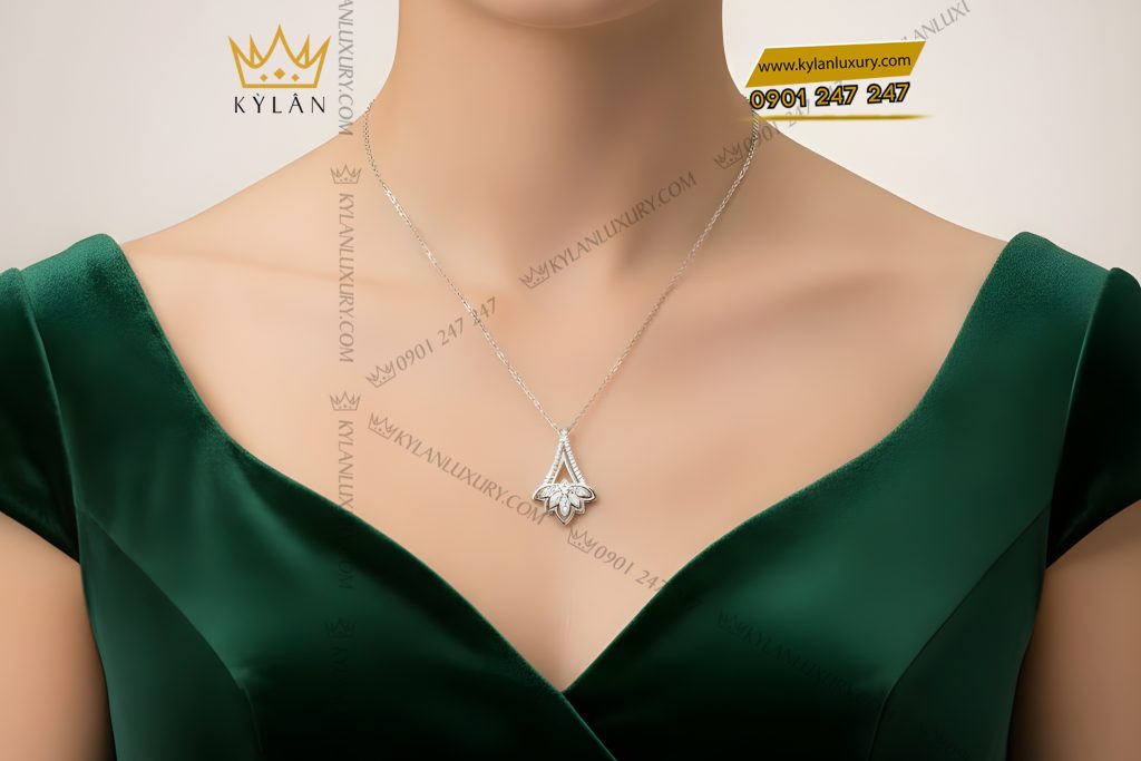 Mặt dây chuyền vàng trắng Au750 đính kim cương
