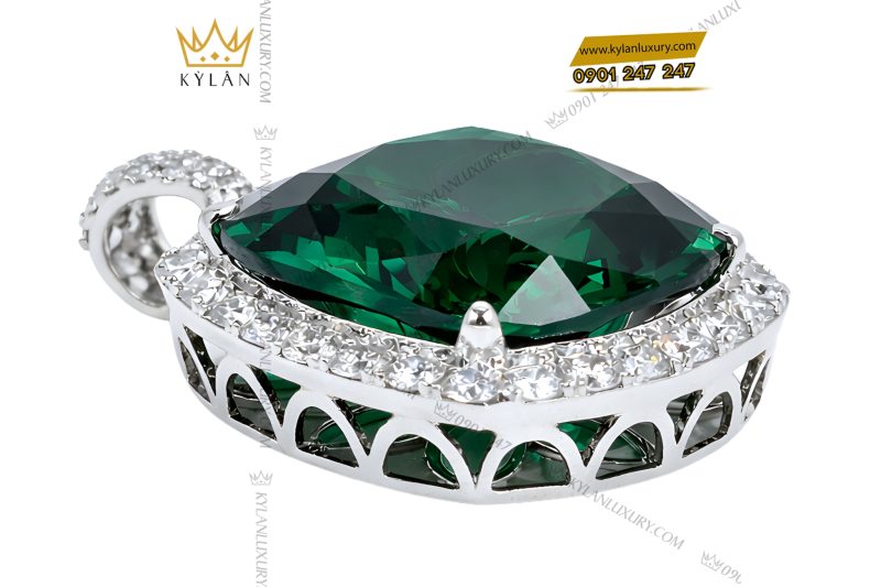 Mặt dây chuyền vàng trắng Au750 đính kim cương và đá ngọc lục bảo