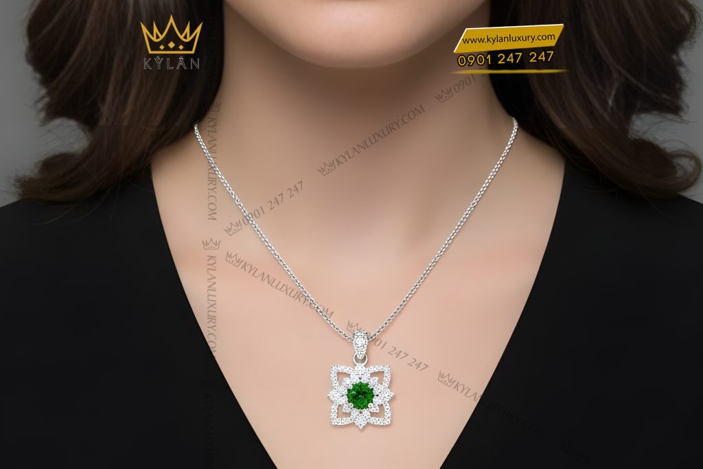 Mặt dây chuyền vàng trắng Au750 đính kim cương và đá quý xanh 15 Kỳ Lân Luxury Mat day chuyen vang trang Au750 dinh kim cuong va da quy xanh 10 2 Mặt dây chuyền vàng trắng Au750 đính kim cương và đá quý xanh