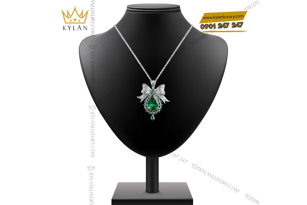 Mặt dây chuyền vàng trắng Au750 đính kim cương và đá quý xanh 8 Kỳ Lân Luxury Mat day chuyen vang trang Au750 dinh kim cuong va da quy xanh 2 1 Mặt dây chuyền vàng trắng Au750 đính kim cương và đá quý xanh