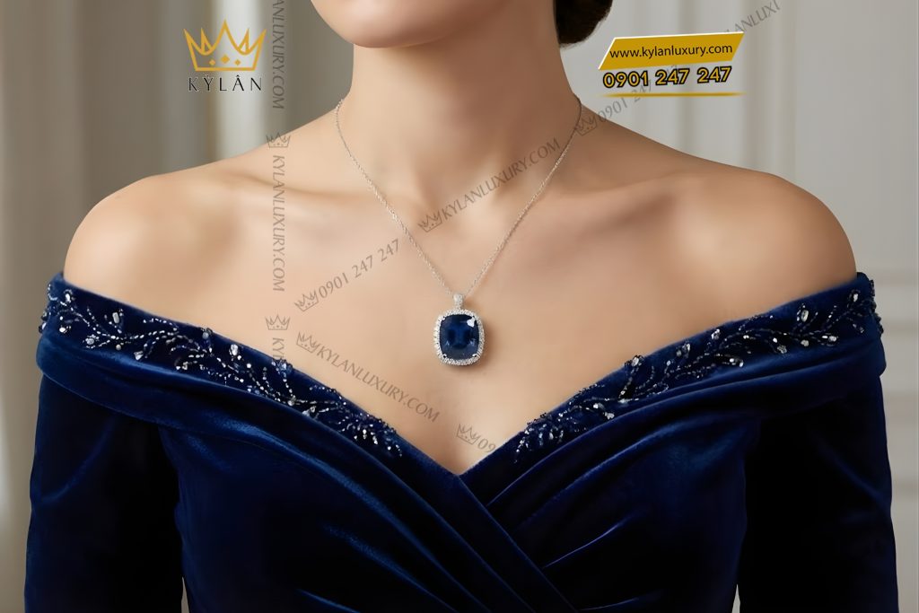 Mặt dây chuyền vàng trắng Au750 đính kim cương và đá sapphire xanh 6 Mặt dây chuyền vàng trắng Au750 đính kim cương và đá sapphire xanh